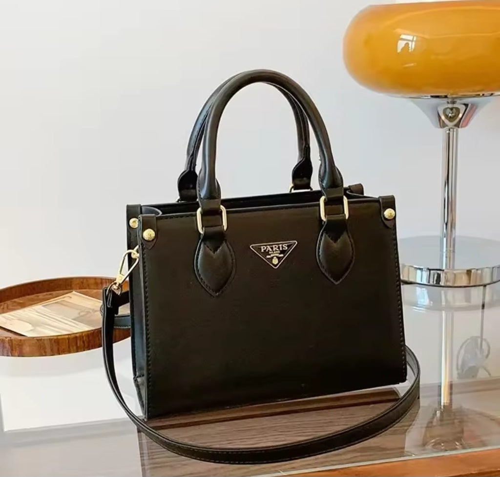 Elegant shoulder bag